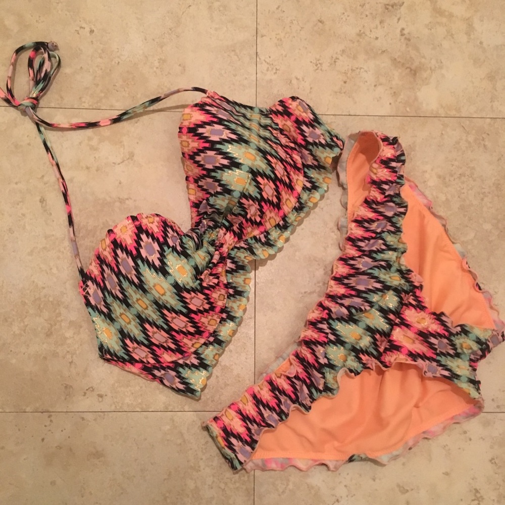 Deleting 🚨Victoria Secret Bikini 👙